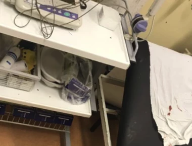 Τραυματίας Ρομά χτύπησε γιατρό στο Κέντρο Υγείας στην Καρδίτσα και της έσπασε τα πλευρά (σκληρές φωτό)